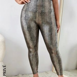 Plus Wide Waistband Crocodile Embossed Leggings